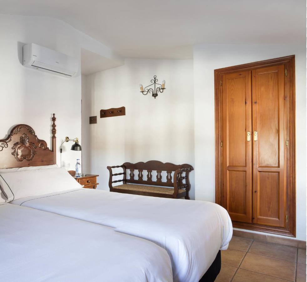 Tugasa Hotel Y Casas Rurales La Posada Villaluenga Del Rosario Dış mekan fotoğraf