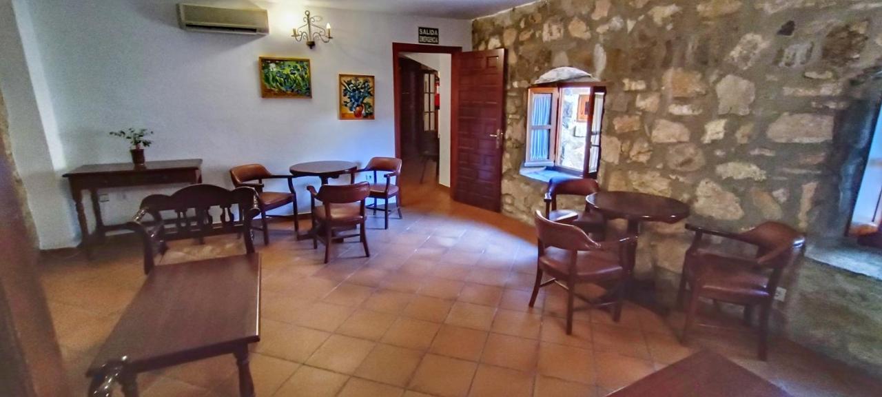 Tugasa Hotel Y Casas Rurales La Posada Villaluenga Del Rosario Dış mekan fotoğraf